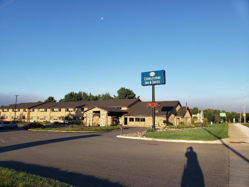 Cobblestone Inn & Suites - Merrill Exterior foto